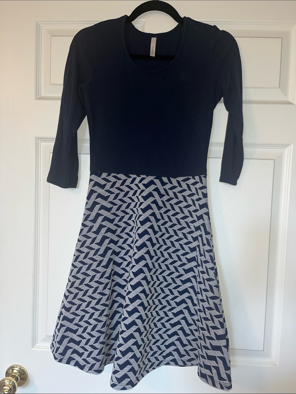 Gilli Navy & White Geometric Fit-and-Flare Dress - Size Small